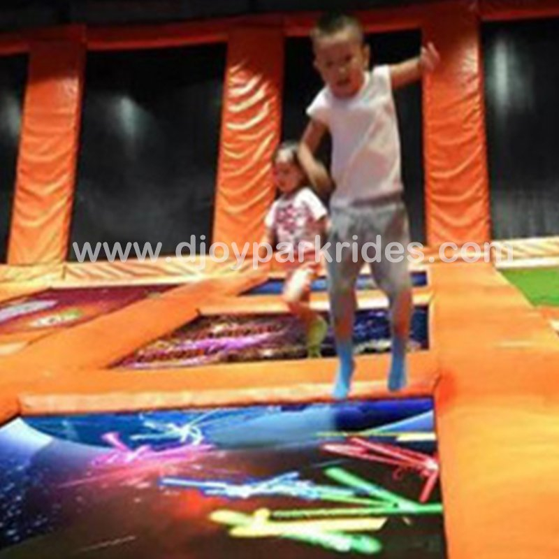 DJIP07 Newest indoor playground trampoline interactive projection